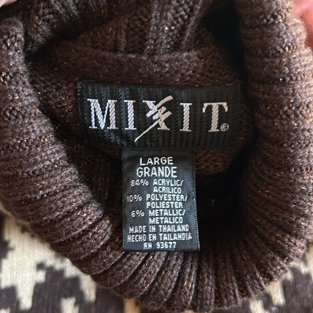 Vintage Mixit Brown and Cream Houndstooth Turtleneck Sweater - Picture 6 of 7